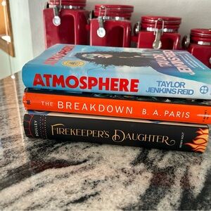 Book Bundle Atmosphere by Taylor Jenkins Reid Firekeeper’s Daughter